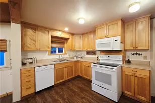 1811 E 3rd St, Port Angeles, WA 98362 - Photo 9