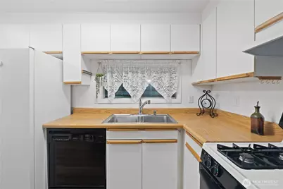 2284 Yew Street Road #D3, Bellingham, WA 98229 - Photo 13