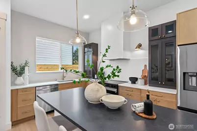 10811 24th Avenue NE, Seattle, WA 98125 - Photo 9