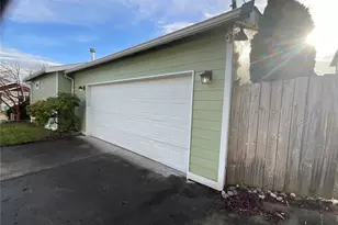 1105 NE Cordero Dr, Oak Harbor, WA 98277 - Photo 3