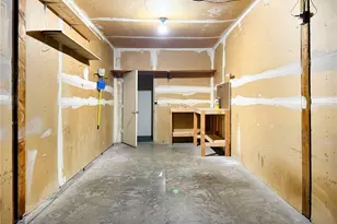 22215 6th Ave S, Des Moines, WA 98198 - Photo 31