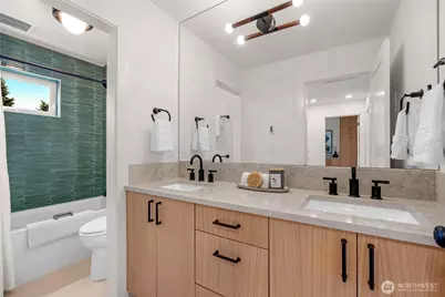 4048 32nd Avenue W, Seattle, WA 98199 - Photo 35