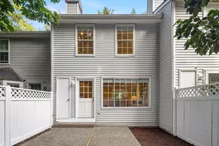 10215 NE 129th Ln, Kirkland, WA 98034 - Photo 13