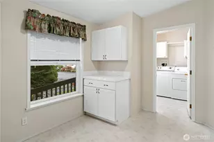 970 NE Saturn Ln, Bremerton, WA 98311 - Photo 9