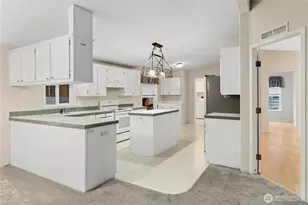 970 NE Saturn Ln, Bremerton, WA 98311 - Photo 5