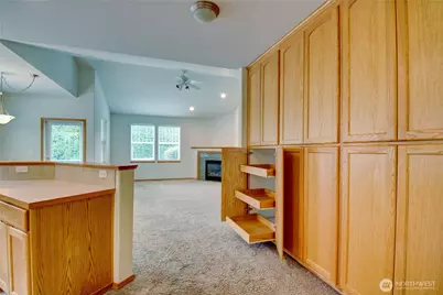 800 Farmington Drive #6, Burlington, WA 98233 - Photo 5