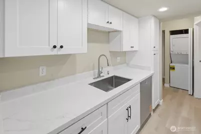 10506 NE 32nd Place #G203, Bellevue, WA 98004 - Photo 9