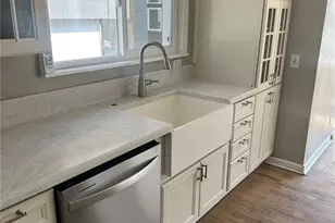 215 W Kinnear Pl, Seattle, WA 98119 - Photo 15