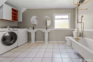 215 W Kinnear Pl, Seattle, WA 98119 - Photo 23