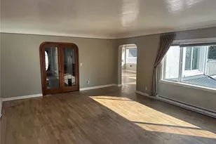 215 W Kinnear Pl, Seattle, WA 98119 - Photo 9