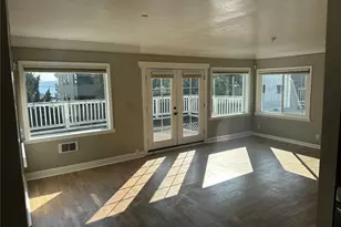 215 W Kinnear Pl, Seattle, WA 98119 - Photo 11