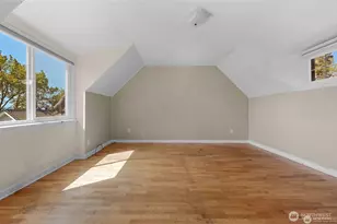 215 W Kinnear Pl, Seattle, WA 98119 - Photo 21