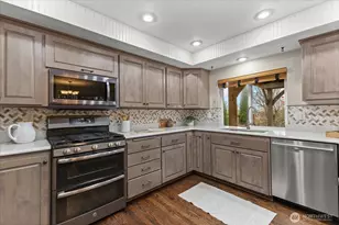 10617 189th Ave E, Bonney Lake, WA 98391 - Photo 11