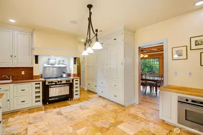 1220 10th Avenue E, Seattle, WA 98102 - Photo 11