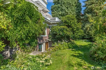 1220 10th Avenue E, Seattle, WA 98102 - Photo 29