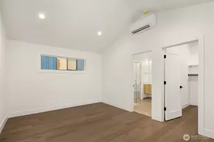 104 NE 44th St, Seattle, WA 98105 - Photo 13