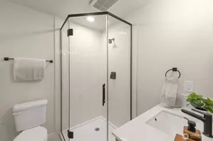1014 B NE 70th St, Seattle, WA 98115 - Photo 7