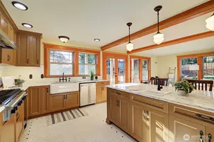 311 NE 117th St, Seattle, WA 98125 - Photo 9