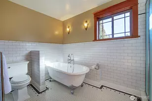 311 NE 117th St, Seattle, WA 98125 - Photo 23