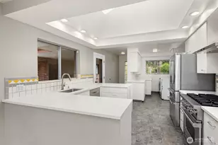 10000 48th Ave NE, Seattle, WA 98125 - Photo 13