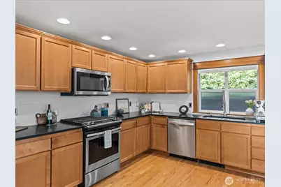 3018 SW Hinds Street, Seattle, WA 98126 - Photo 11