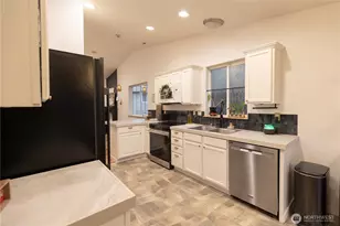 1524 E 200th Street Ct, Spanaway, WA 98387 - Photo 5