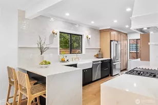 12216 Palatine Ave N, Seattle, WA 98133 - Photo 11