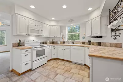 22068 McMurray Shore Drive, Mount Vernon, WA 98274 - Photo 7