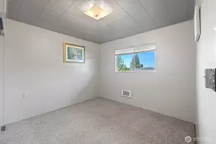 206 E Vashon Ave, Port Angeles, WA 98362 - Photo 15