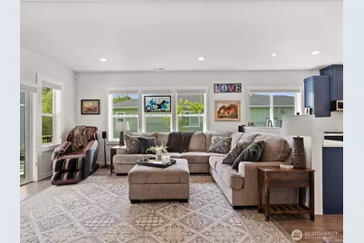 880 S Pine Street, Burlington, WA 98233 - Photo 5