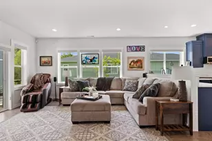 880 S Pine St, Burlington, WA 98233 - Photo 5