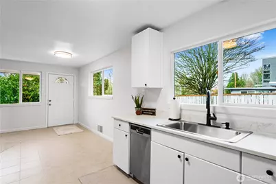 7552 21st Avenue SW, Seattle, WA 98106 - Photo 15