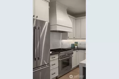 807 W Armour Street, Seattle, WA 98119 - Photo 15