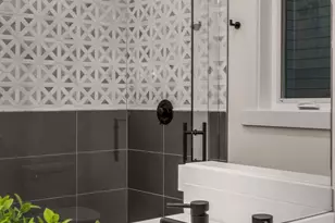 809 W Armour St, Seattle, WA 98119 - Photo 23