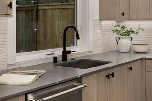 809 W Armour St, Seattle, WA 98119 - Photo 13