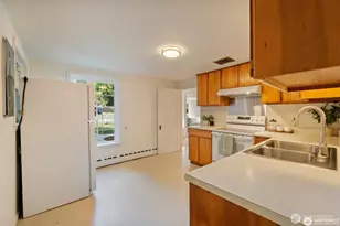 10340 39th Ave NE, Seattle, WA 98125 - Photo 13