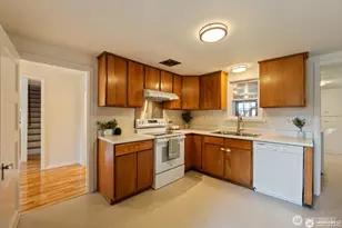 10340 39th Ave NE, Seattle, WA 98125 - Photo 15