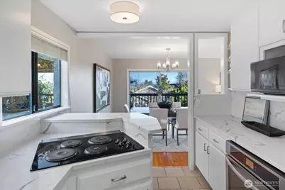 7038 52nd Avenue NE, Seattle, WA 98115 - Photo 9