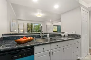 6 Lake Bellevue Dr, Bellevue, WA 98005 - Photo 11