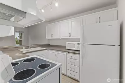 11815 93rd Lane NE #203, Kirkland, WA 98034 - Photo 9