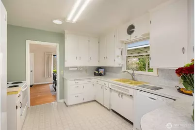 649 NE Sommerseth Street, Poulsbo, WA 98370 - Photo 9