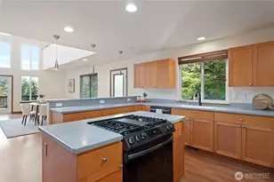 621 E Morris Creek Dr, Belfair, WA 98528 - Photo 9