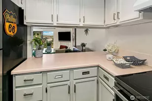 23001 Lakeview Dr, Mountlake Terrace, WA 98043 - Photo 9