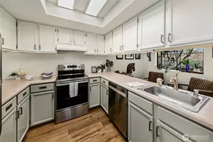 23001 Lakeview Dr, Mountlake Terrace, WA 98043 - Photo 5