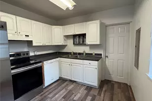 10645 21st Ave SW, Seattle, WA 98146 - Photo 7