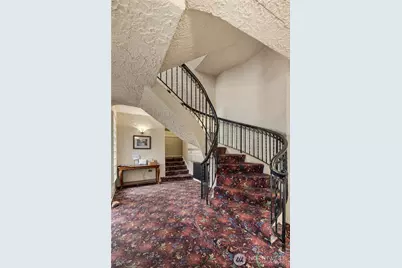 4515 Burke Avenue N, Seattle, WA 98103 - Photo 23