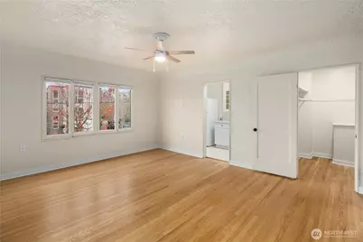 4515 Burke Avenue N, Seattle, WA 98103 - Photo 11