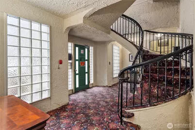 4515 Burke Avenue N, Seattle, WA 98103 - Photo 21