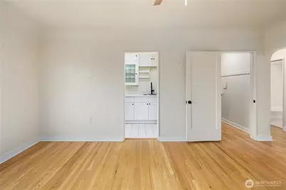 4515 Burke Avenue N, Seattle, WA 98103 - Photo 13