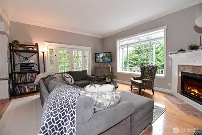 12117 Clearview Drive, Edmonds, WA 98026 - Photo 13